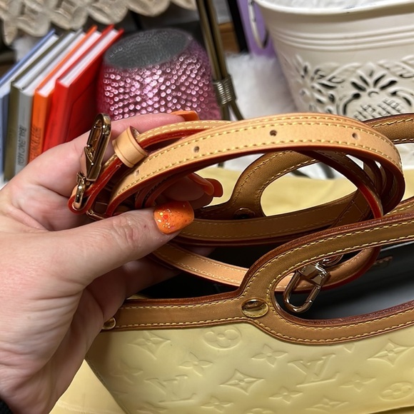 Authentic LOUIS VUITTON DUNE MONOGRAM VERNIS ROXBURY - Picture 10 of 16